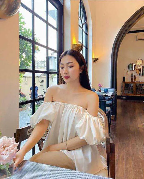 Ảnh gái xinh mặc áo trễ vai sexy gợi cảm