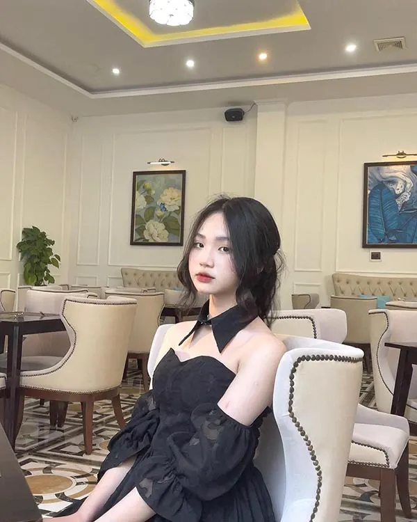 Ảnh gái xinh mặc áo trễ vai sexy gợi cảm