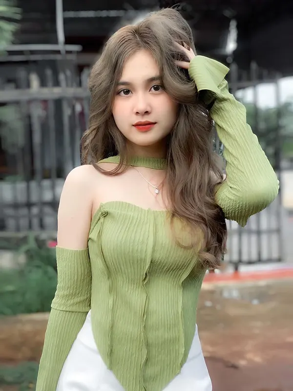 Ảnh gái xinh mặc áo trễ vai sexy gợi cảm